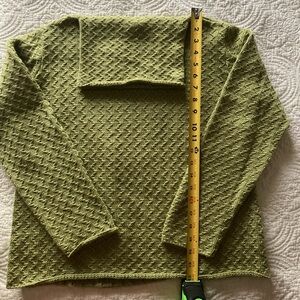 Eileen Fisher Merino wool Size Medium sweater in apple-green